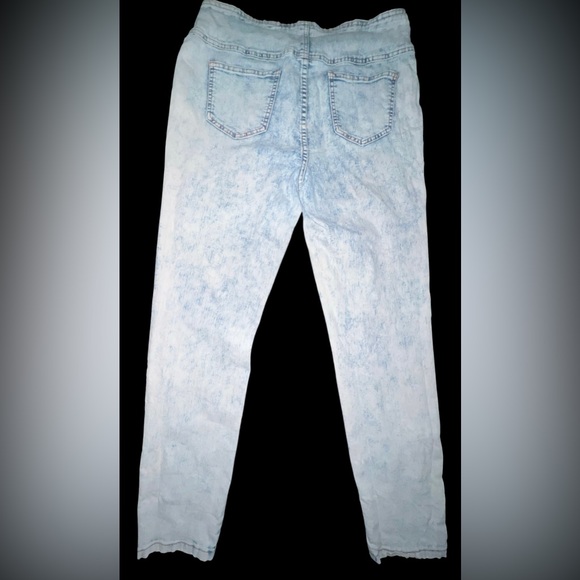 Elite Jeans~High-waisted, acid-washed light denim jeans; size 15 - Picture 2 of 8